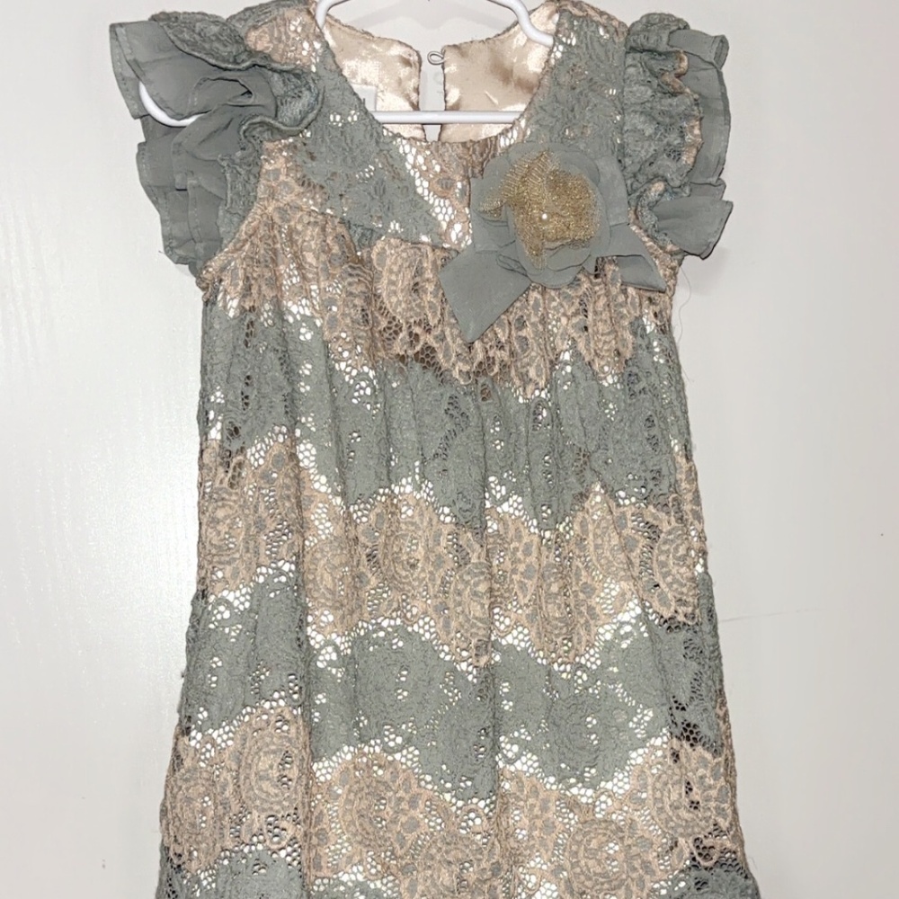 Girl’s dress